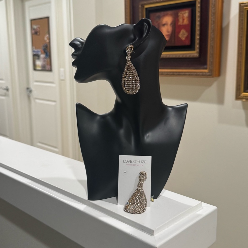 Elegant Gold Drop Earrings